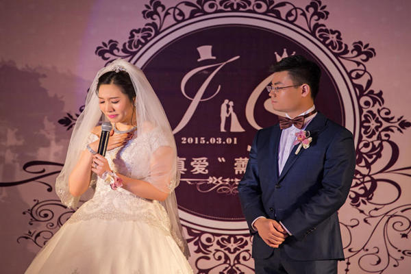 新娘上台发言感谢公婆怎么说(举行婚礼婚礼致辞)