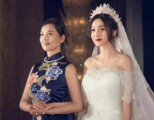 新娘妈妈礼服穿什么(婚礼人员女方父母)