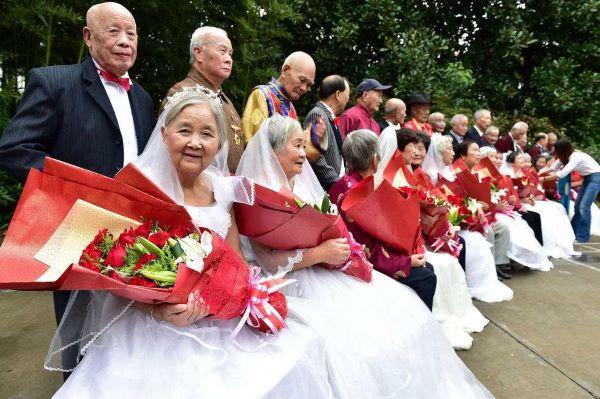 结婚60年钻石婚贺词 结婚60年怎么庆祝(婚后生活结婚纪念日)