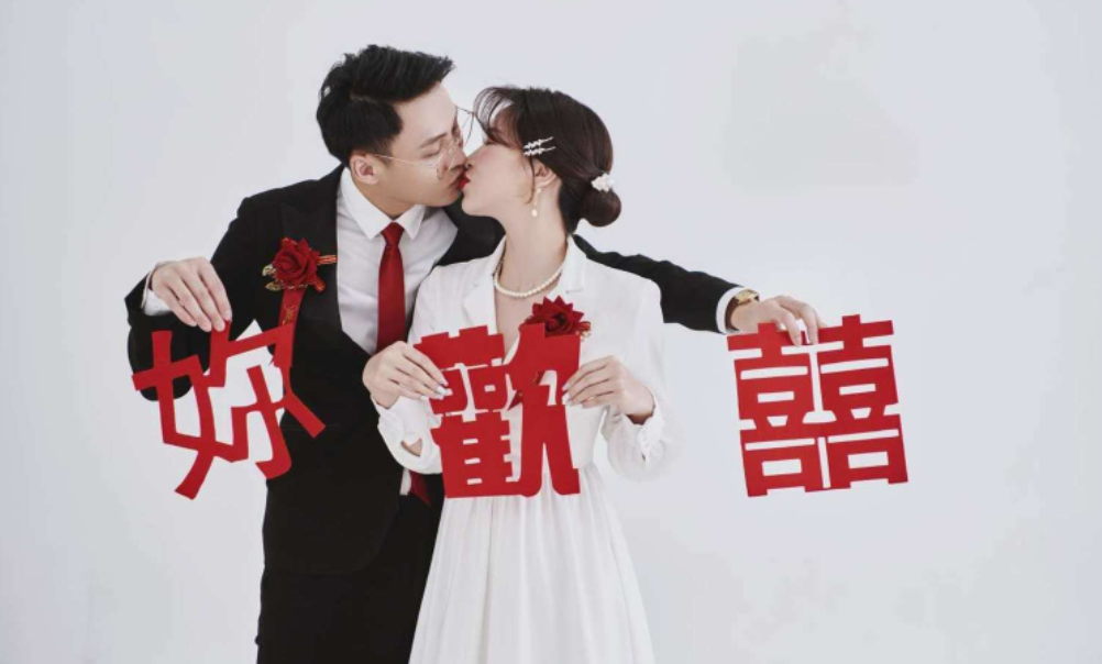 婚纱照为什么不能挂床头(拍婚纱照挂婚纱照)